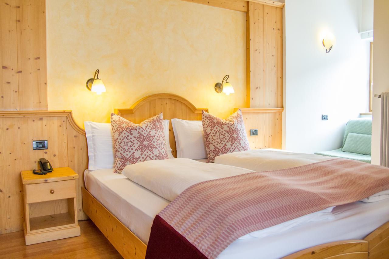 Hotel Genzianella Циано-ди-Фьемме Экстерьер фото