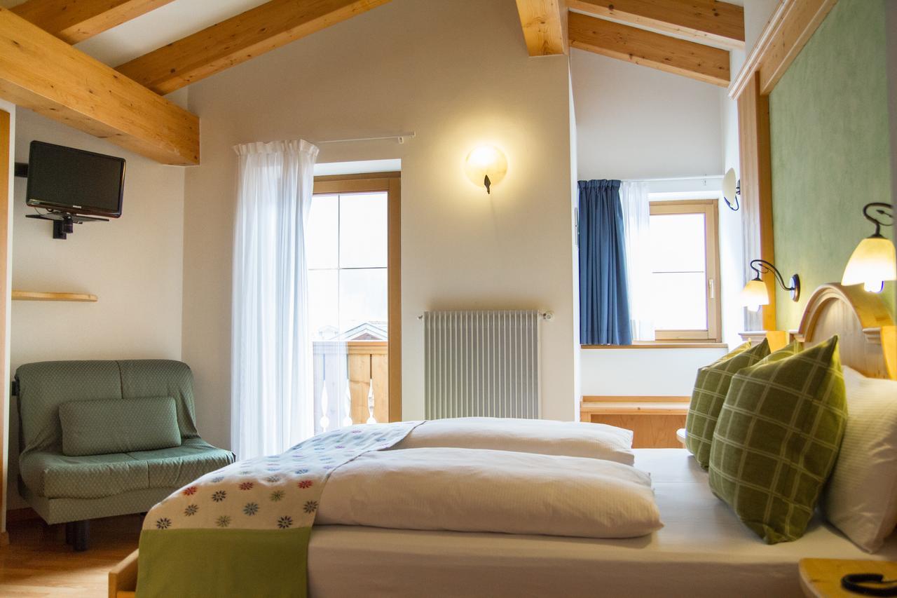 Hotel Genzianella Циано-ди-Фьемме Экстерьер фото