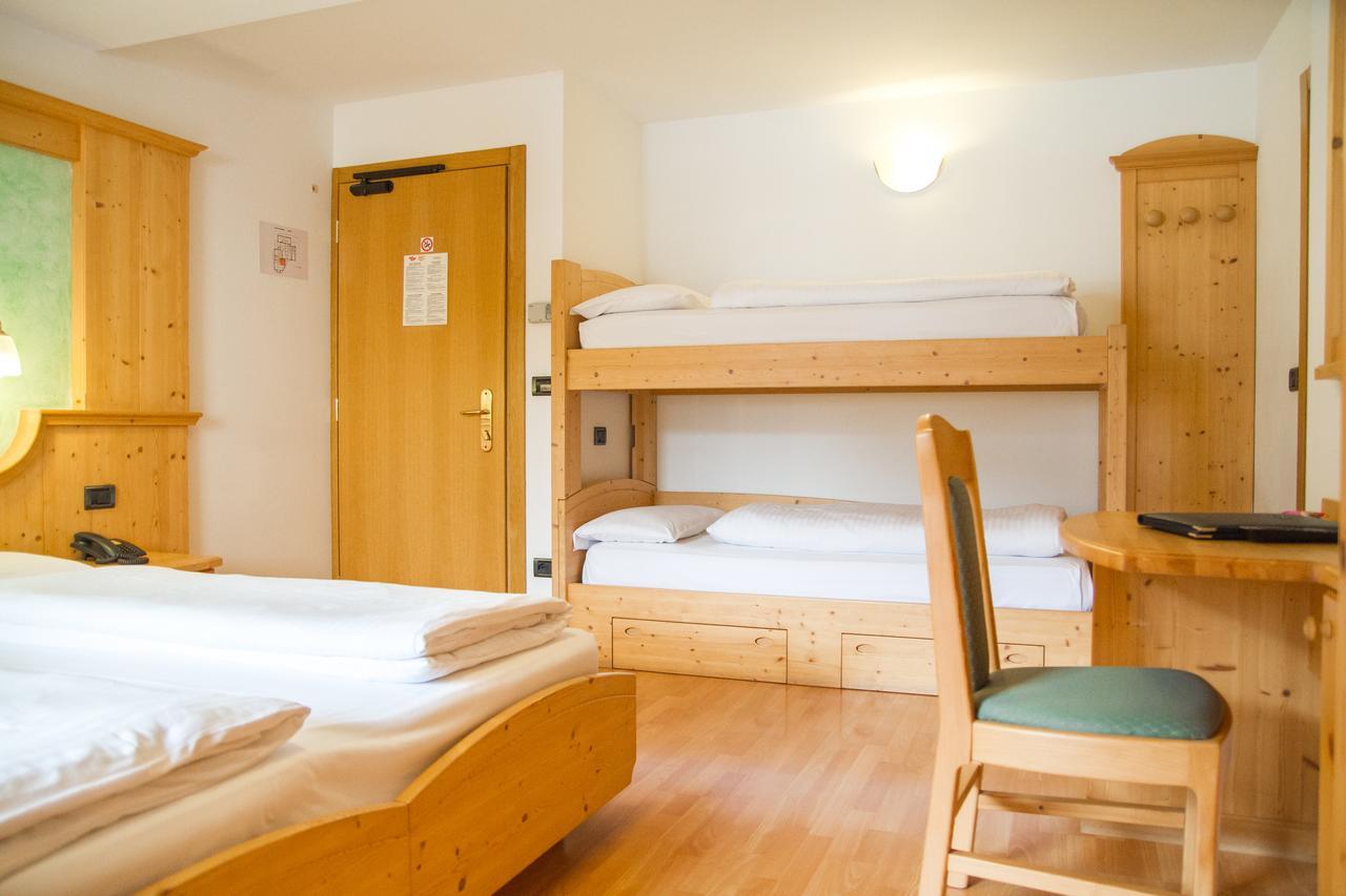 Hotel Genzianella Циано-ди-Фьемме Экстерьер фото