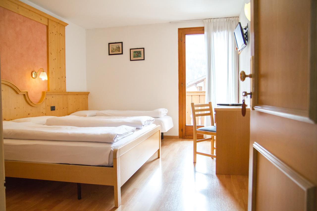 Hotel Genzianella Циано-ди-Фьемме Экстерьер фото
