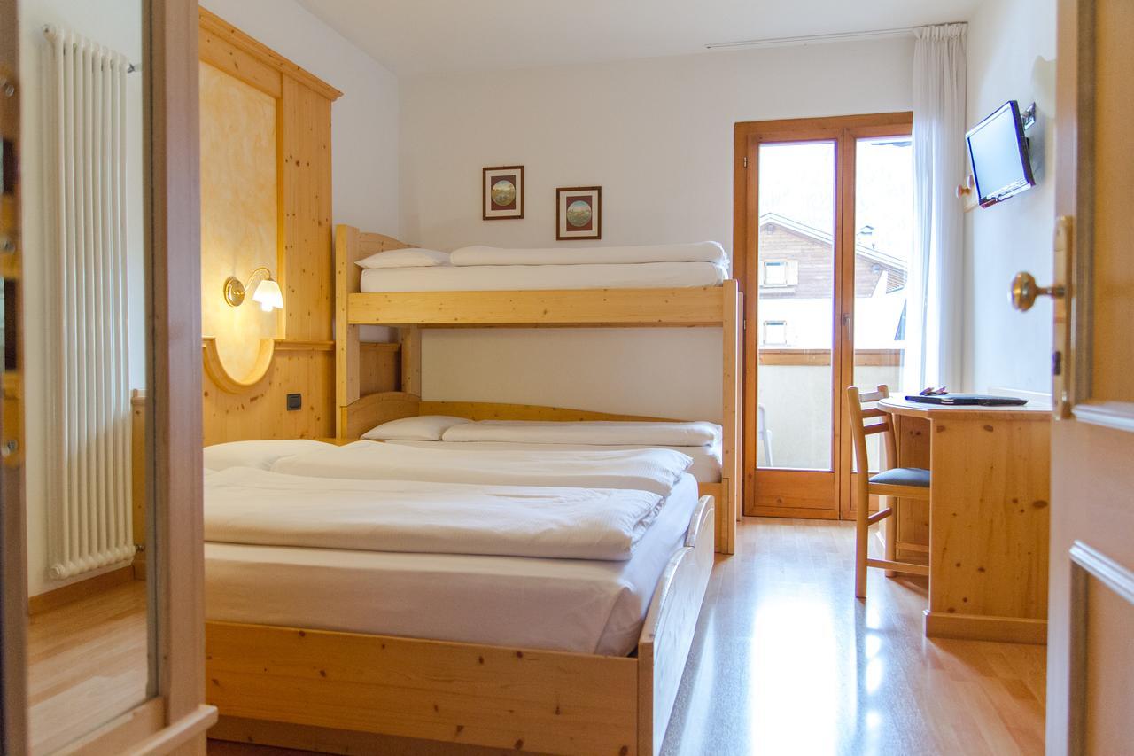 Hotel Genzianella Циано-ди-Фьемме Экстерьер фото