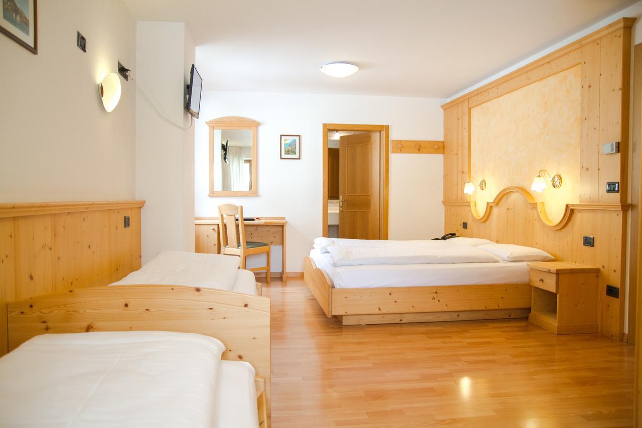 Hotel Genzianella Циано-ди-Фьемме Экстерьер фото
