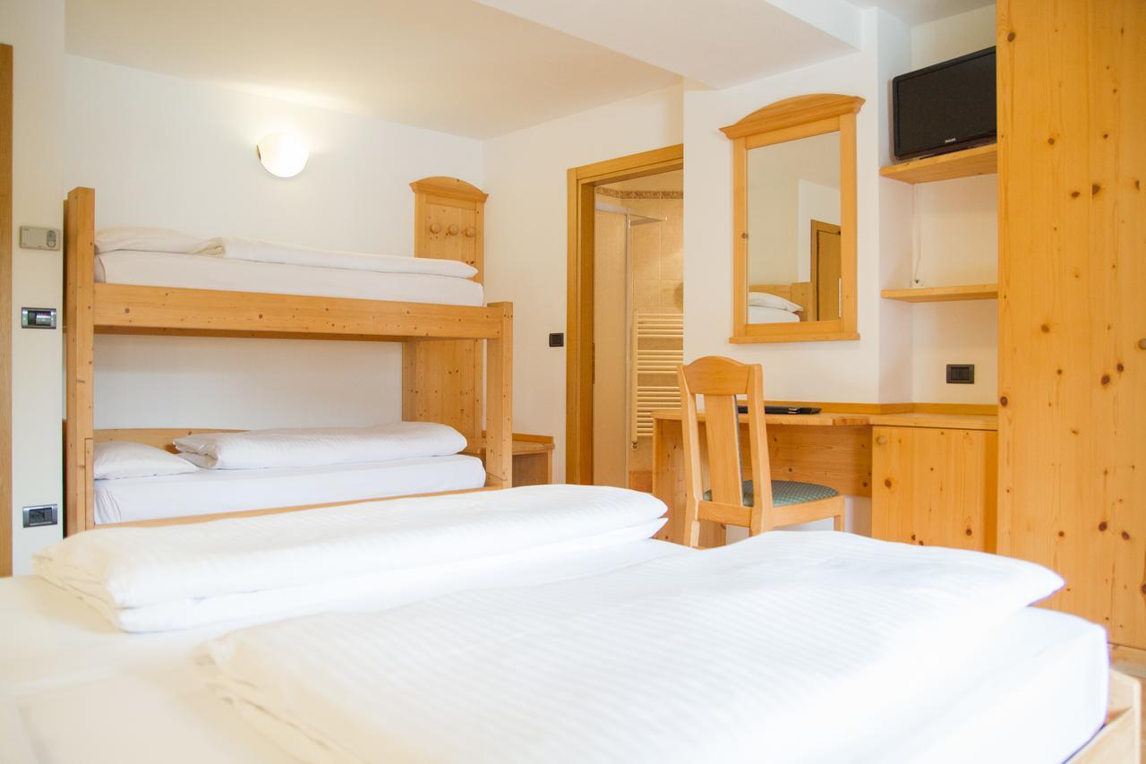 Hotel Genzianella Циано-ди-Фьемме Экстерьер фото
